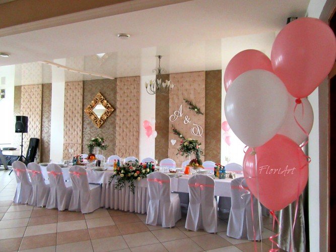 Balony z helem kompozycje z kwiatów na salę weselną okolice Czestochowy