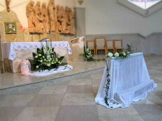 dekoracja klęcznika i ołtarza na ślub Przeprośna Górka