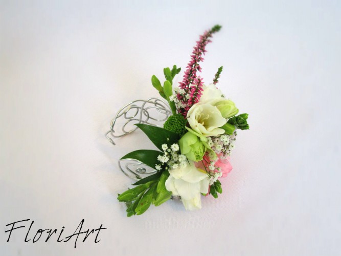 bransoletka z żywych kwiatów biżuteria floralna Floriart