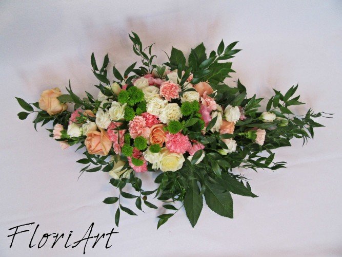 kompozycja z kwiatów żywych na auto do ślubu Częstochowa