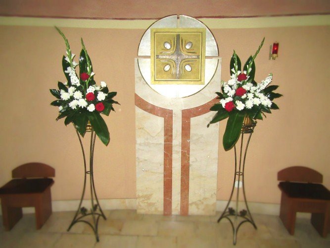 Kwiaty przy tabernakulum Częstochowa
