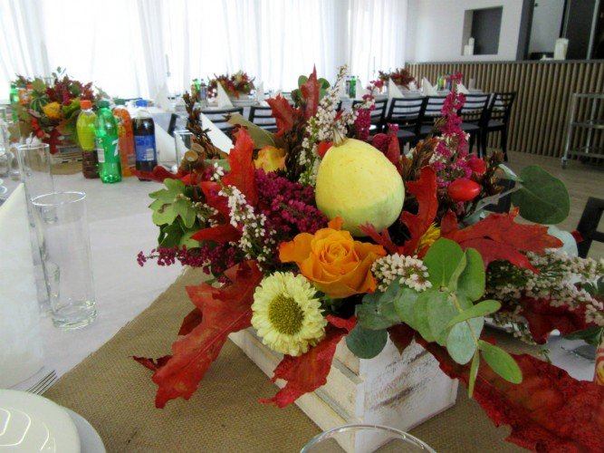 dekoracja jesienna na sali weselnej w Poraju